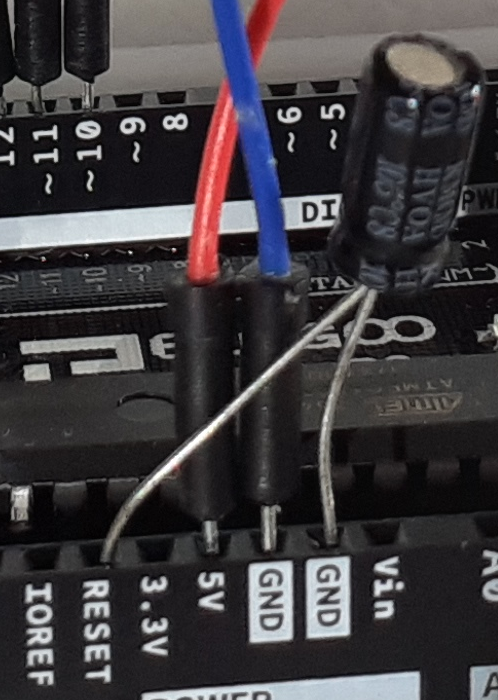 Capacitor for Arduino as programmer